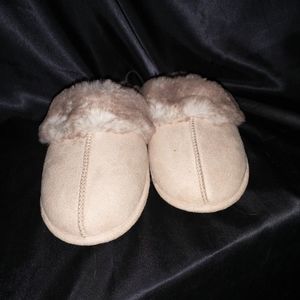 Jessica  Simpson fury slippers.